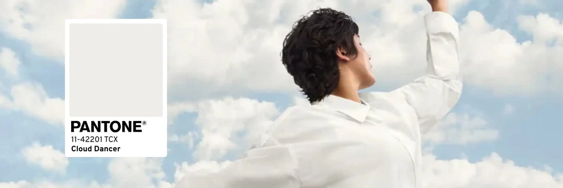Pantone 2026 Yılın Rengi Cloud Dancer: Sanatta Sadelik, Işık ve Yeni Bir Başlangıç